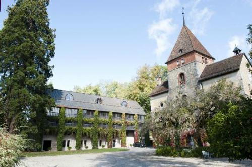 schloss munchenwiler switzerland